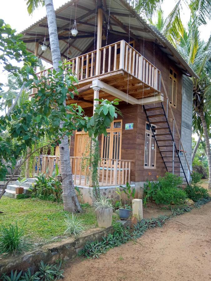Coconut Island Yala Safari Place 티사마하라마 외부 사진