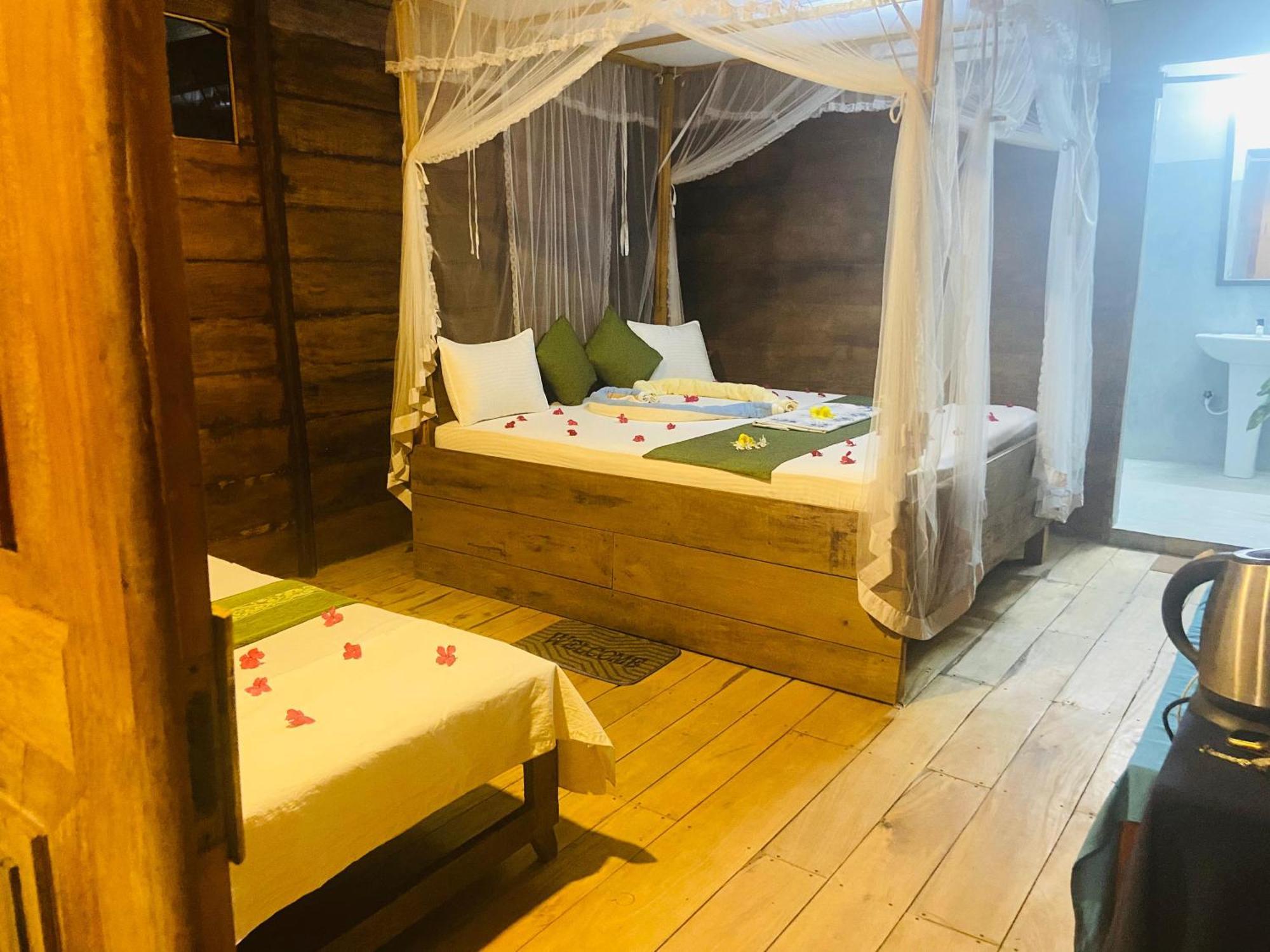 Coconut Island Yala Safari Place 티사마하라마 외부 사진
